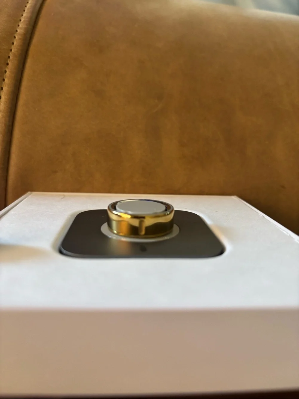 Oura Ring 4 Gold with Accessories